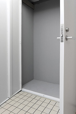 Receipt.  [Installing the trunk room on the balcony] Except when the use was established the trunk room Okeru closed the daily necessities of the take-prone season the location of the storage in the room on the balcony.  ※ A ・ D ・ G type (same specifications)