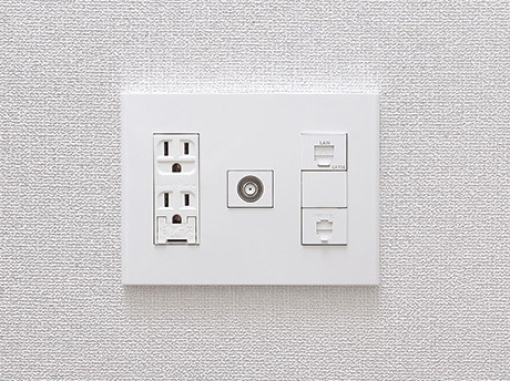 Other.  [Multi-media outlet] Power outlets, Telephone outlet, TV outlet will fit in one place. (Same specifications)