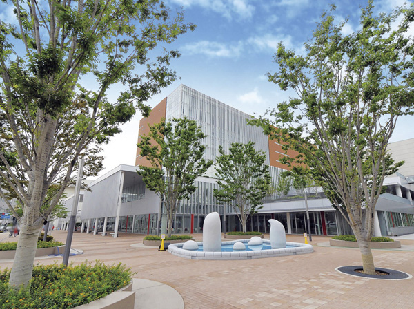 Surrounding environment. Machida City Hall (10-minute walk, About 800m)