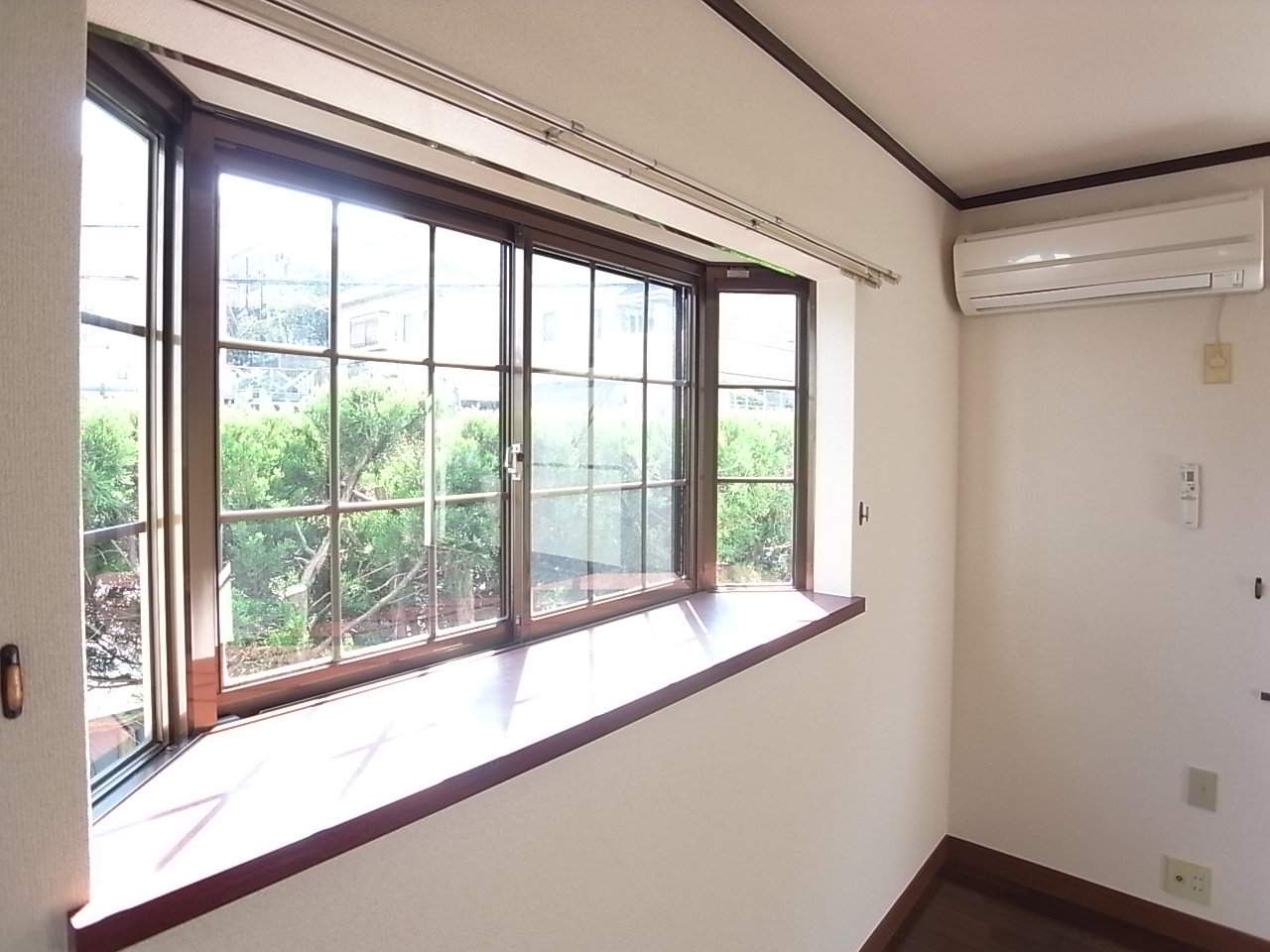 Other room space. bay window