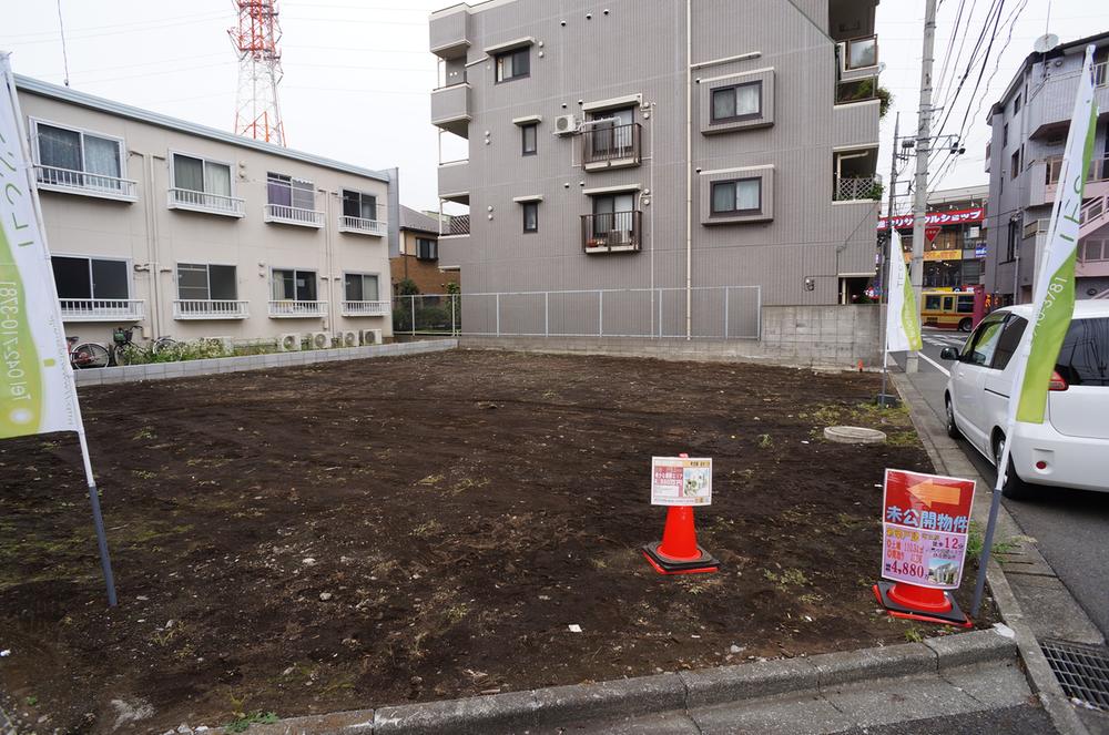 Local photos, including front road. Local (11 May 2013) Shooting