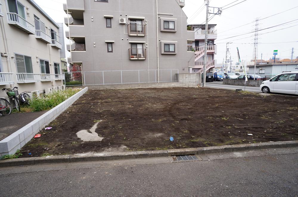 Local photos, including front road. Local (11 May 2013) Shooting