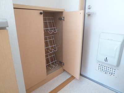 Receipt. There entrance storage