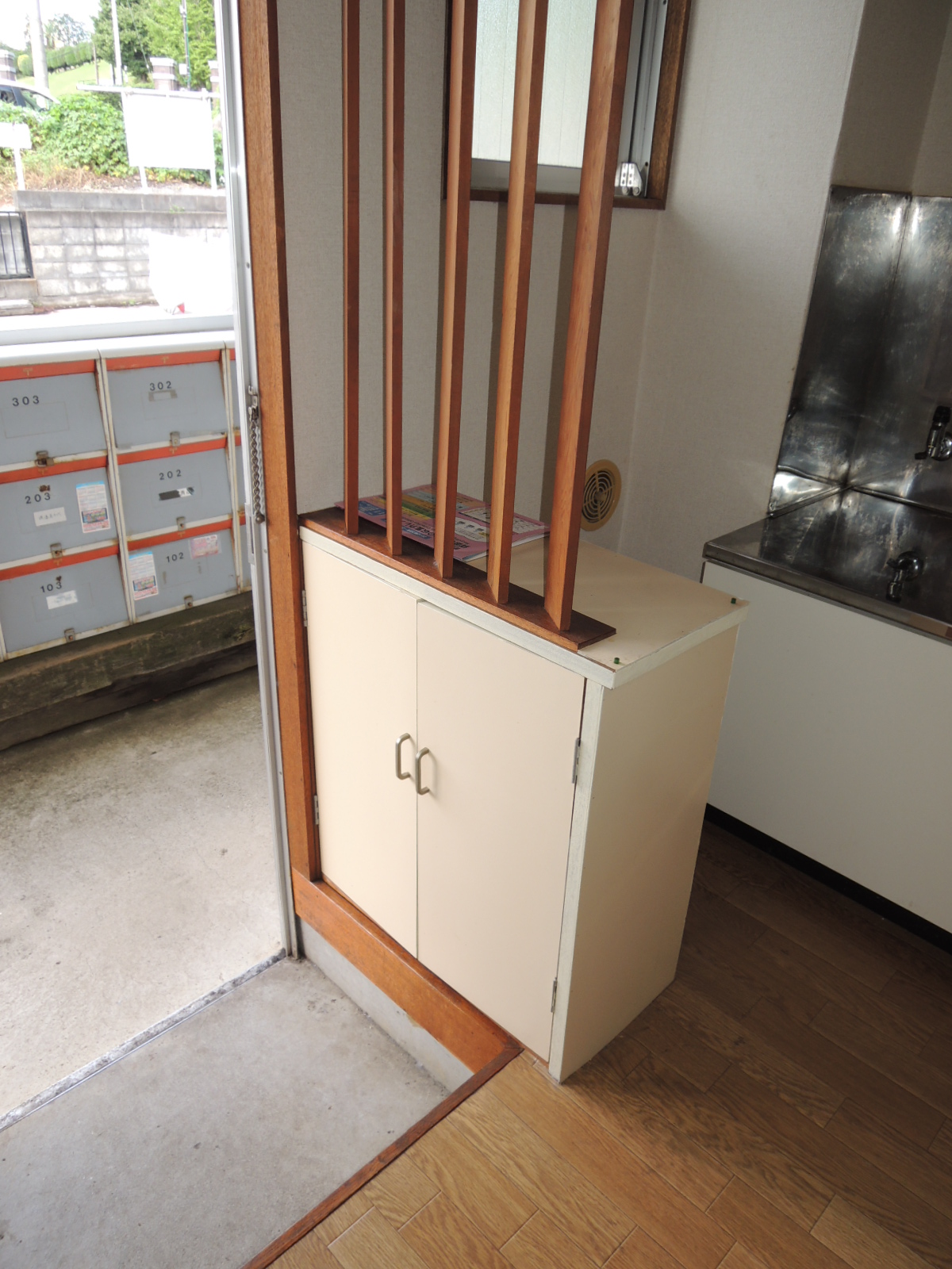 Entrance. There cupboard