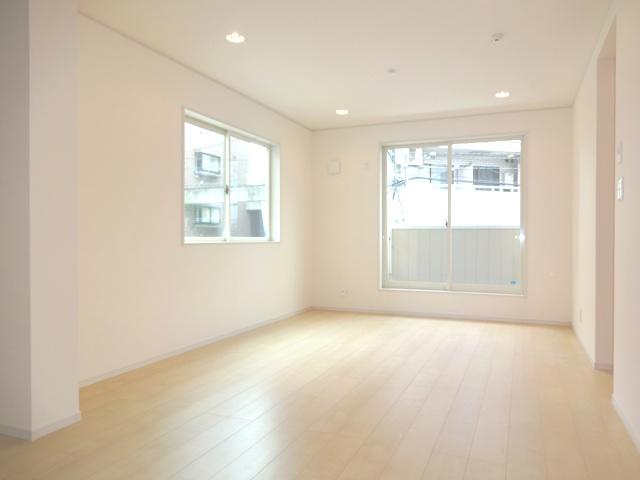 Living. Building 2 living