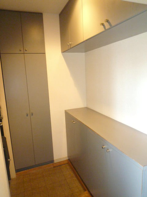 Entrance. Cupboard