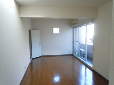 Living and room. Room 1