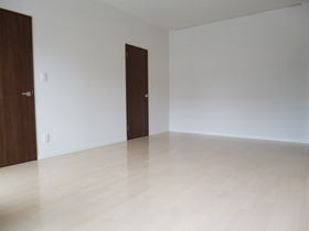 Living and room. Western-style 10.2 Pledge