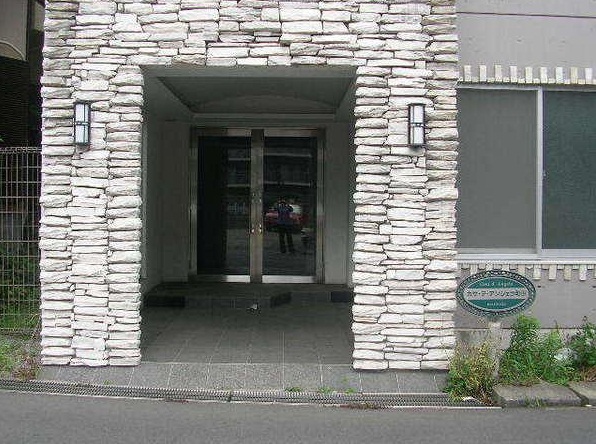 Building appearance. Entrance