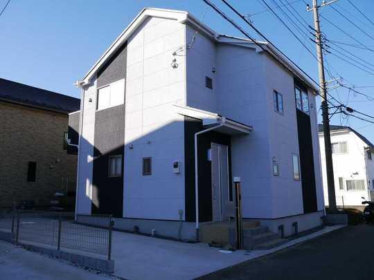 Local appearance photo. Super in Tamasakai Station walking distance ・ Life is conveniently located within walking distance, such as drug stores. Parking space two. 