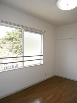 Living and room. The north side of the Western-style