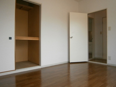 Living and room. The north side of the Western-style