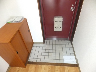 Entrance.  ☆  Shoes closet equipped  ☆