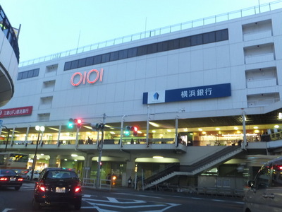 Shopping centre. Marui until the (shopping center) 900m