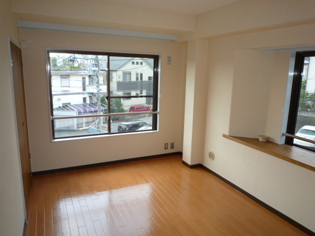 Living and room. Western-style 1