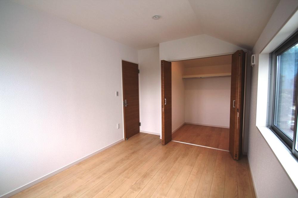 Non-living room. Indoor (12 May 2013) Shooting