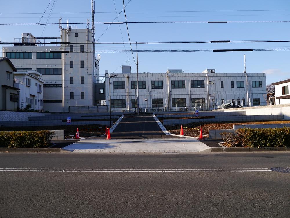 Local photos, including front road. In the development subdivision of all 8 partitions per building conditions without selling land can be building in your favorite House manufacturer.