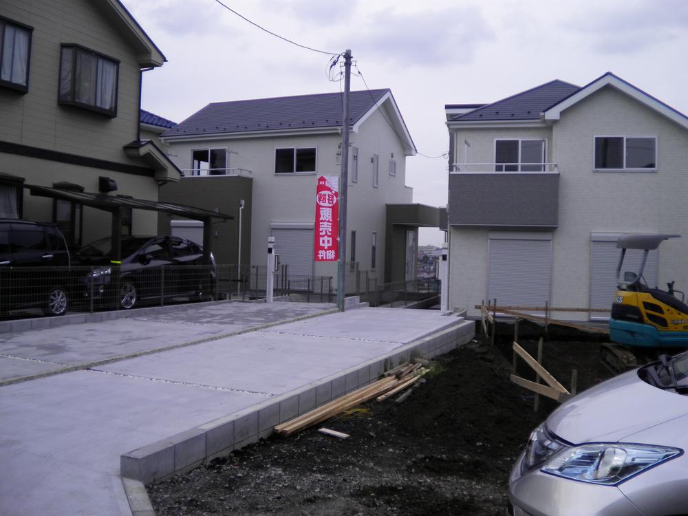 Local photos, including front road. Local (10 May 2013) Shooting