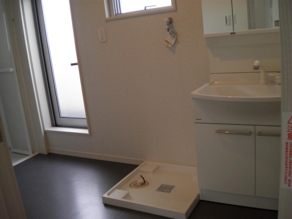 Wash basin, toilet. Indoor (10 May 2013) Shooting