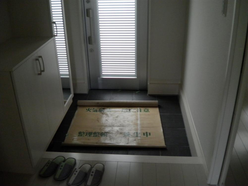 Entrance. Indoor (10 May 2013) Shooting