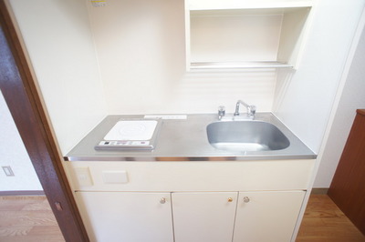 Kitchen. Since the IH of with cooking heater Rakuchin also cuisine.