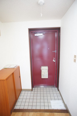 Entrance. Refreshing at any time is the entrance because there is a shoebox.