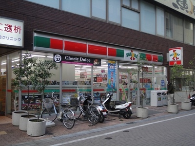 Convenience store. 850m until Thanksgiving (convenience store)