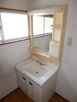 Washroom. ☆ Popular independent wash basin ☆