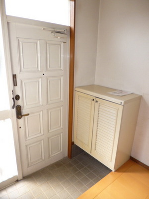 Entrance. ☆ Entrance is spacious ☆