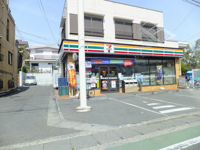 Convenience store. 800m to Seven (convenience store)