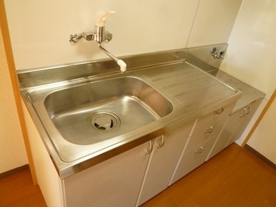 Kitchen. Gas stove can be installed