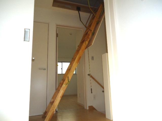 Receipt. Attic for housing ladder stairs