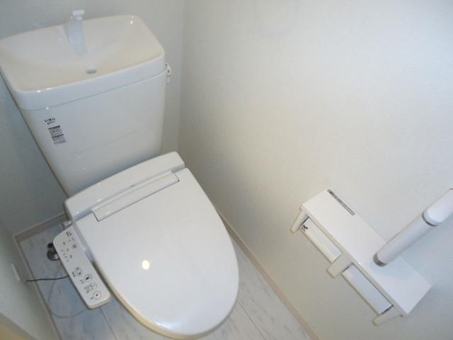 Toilet. 1st floor toilet