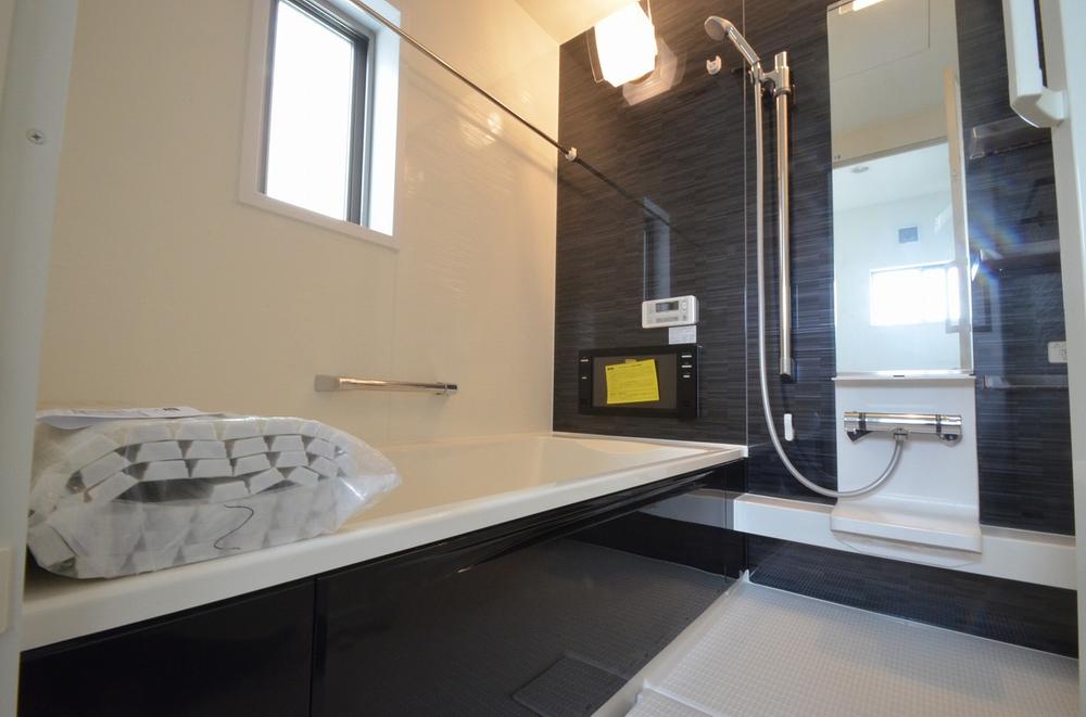 Bathroom. Please take your tired of the day stretched out his leg in a large bath