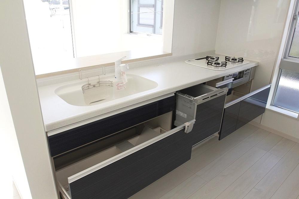 Kitchen. Indoor (12 May 2013) Shooting Dishwasher Water filter Full slide storage