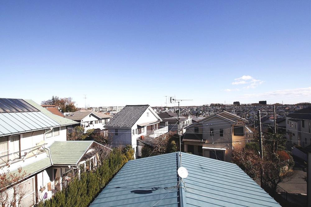 View photos from the dwelling unit. View from the site (December 2013) Shooting