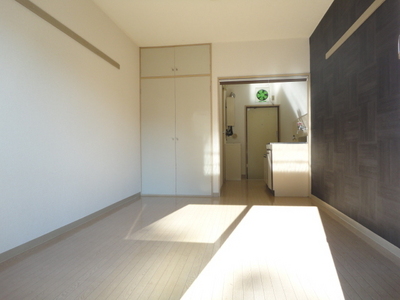 Living and room. Color contrast of the wall is fashionable.