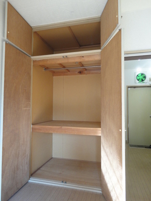 Receipt. Abundant storage space