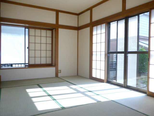 Living and room. 1F Japanese-style room