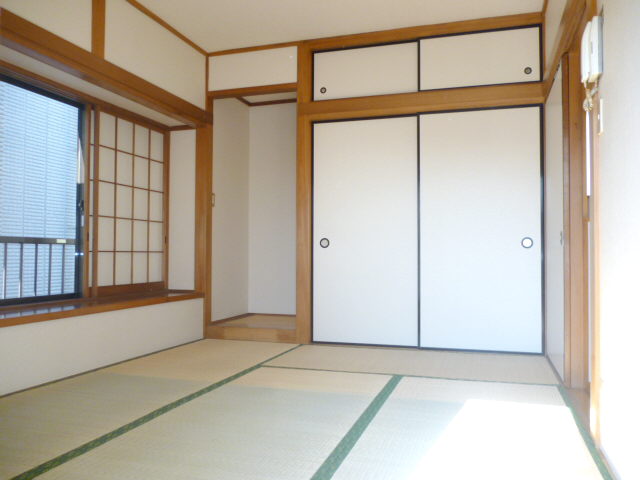 Living and room. 2F Japanese-style room