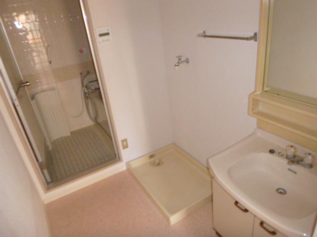 Wash basin, toilet. Indoor (11 May 2013) Shooting