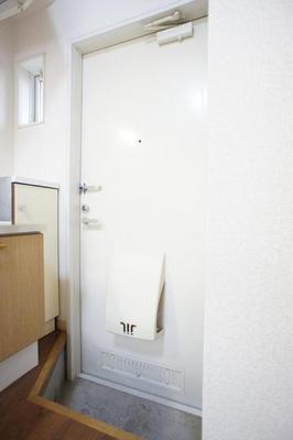 Entrance. Refreshing at any time is the entrance because there is a shoebox. 