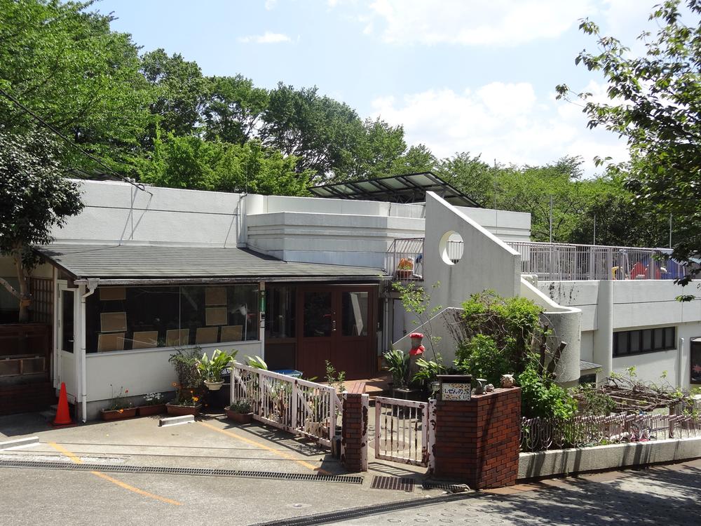 kindergarten ・ Nursery. Kindergarten with 30m wooded area until Machida nature kindergarten. 1600 square meters of carefree To activities to children of smile a lot are in the orchards. (280 persons capacity)