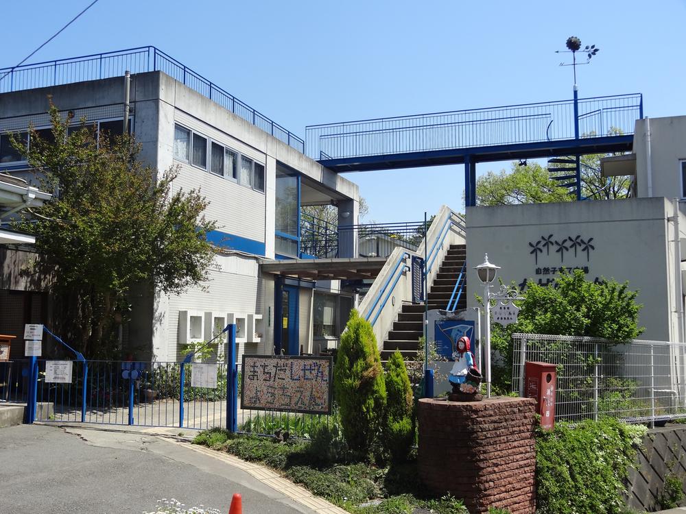 kindergarten ・ Nursery. The facility is surrounded by 150m lush environment until the country nursery of nature, To get a variety of experience children in nature, You can learn the wisdom to live their own. (115 persons capacity)