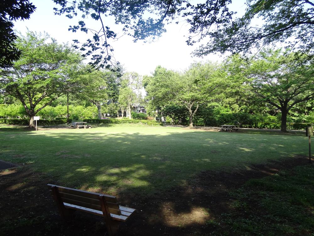 park. To Tadao Tadao park nature observation center in the 800m park to the park (Nature Hall Yara Tadao crab) is, There is such as training rooms and exhibition room, Nature educational activities, Exhibition publication dealing with natural resources, Available in nature conservation activities.