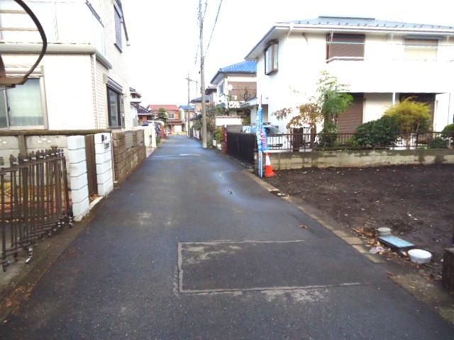 Local photos, including front road. Adjacent road