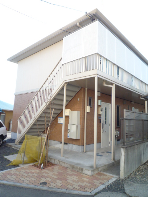 Building appearance. This appearance was viewed from the entrance side.