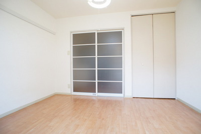 Living and room. You can use spacious rooms because the sliding door.