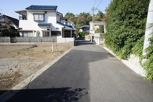 Local photos, including front road. Frontal road