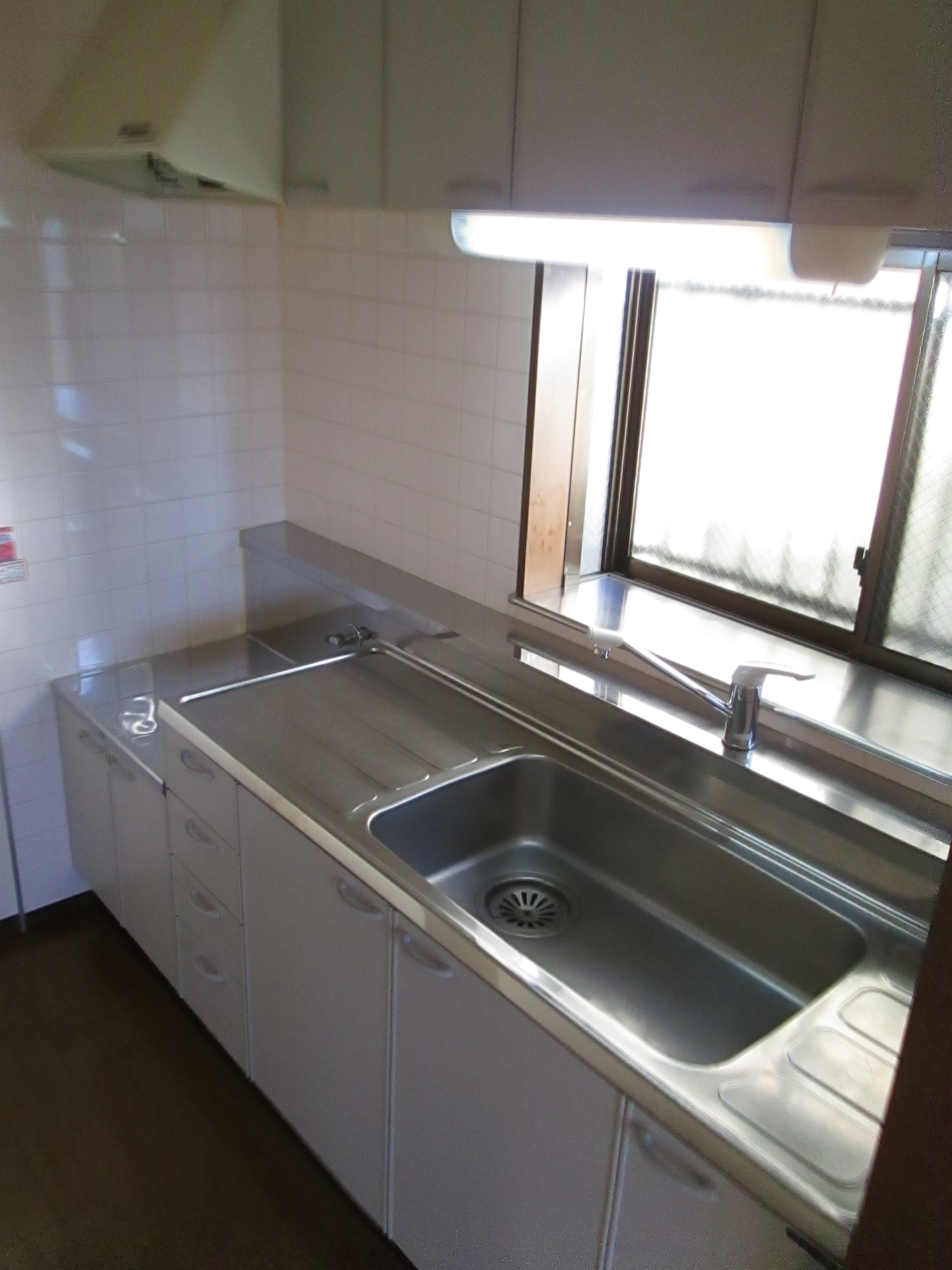 Kitchen. Bright with bay window kitchen